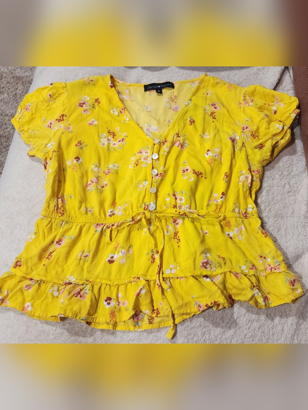 Derek Heart Yellow Floral Mock Button-Front Tie-Waist Peplum Top Med - Picture 4 of 5